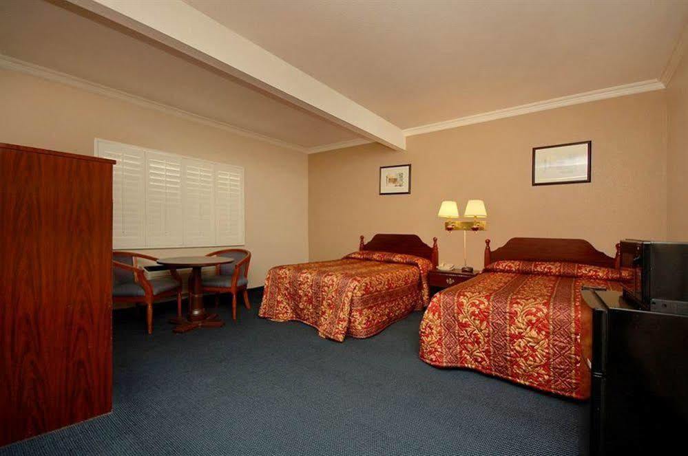 Hollywood Motel 2*